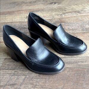 Crown Vintage Black Leather Women's Loafer Heels